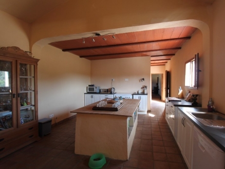 Villa&nbsp;with&nbsp;4&nbsp;bedroom&nbsp;in&nbsp;town,&nbsp;Spain&nbsp;155013