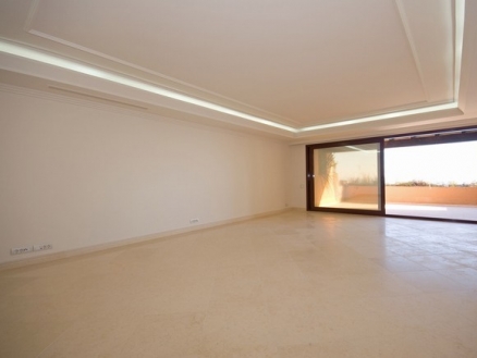 Estepona property: Apartment with 3 bedroom in Estepona 157296