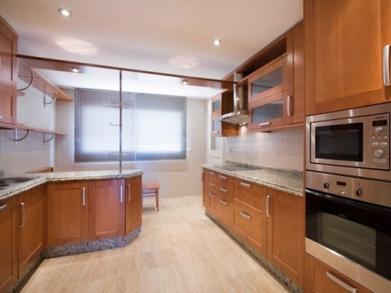 Apartment with 3 bedroom in town 157427
