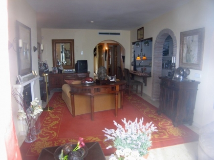 Aloha property: Apartment for sale in Aloha, Spain 157526