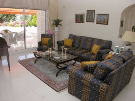 Apartment with 3 bedroom in town 157903