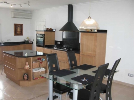Villa&nbsp;with&nbsp;4&nbsp;bedroom&nbsp;in&nbsp;town,&nbsp;Spain&nbsp;158768