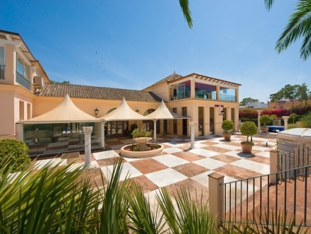 Commercial for sale in town 159047