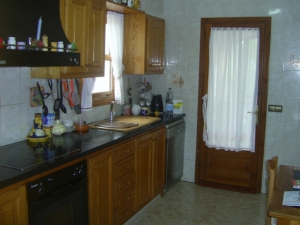 Villa with 4 bedroom in town 169457