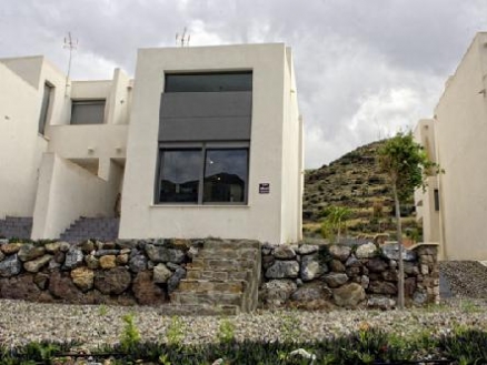 Villa for sale in town, Spain 169971