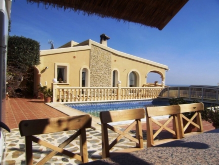Villa for sale in town 170885