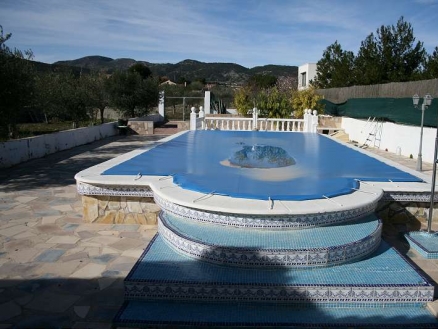 Villa for sale in town, Spain 171054