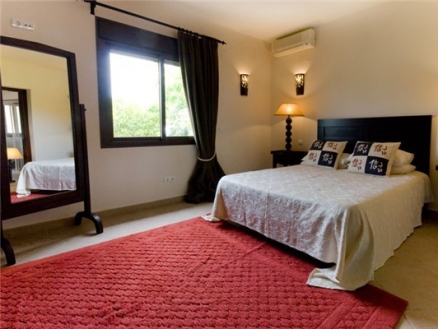 Estepona property: Villa with 3 bedroom in Estepona 171951