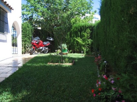 Townhome with 4 bedroom in town 172140