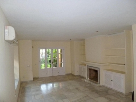 Estepona property: Villa with 2 bedroom in Estepona 172939