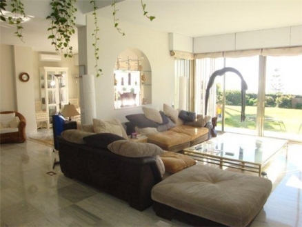 Estepona property: Villa with 5 bedroom in Estepona 172993