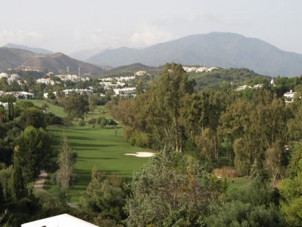 Aloha property: Apartment for sale in Aloha, Spain 173102