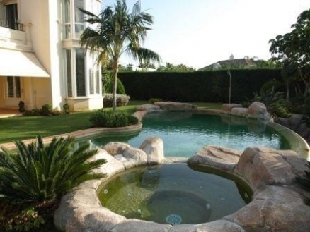 Villa for sale in town, Spain 173152