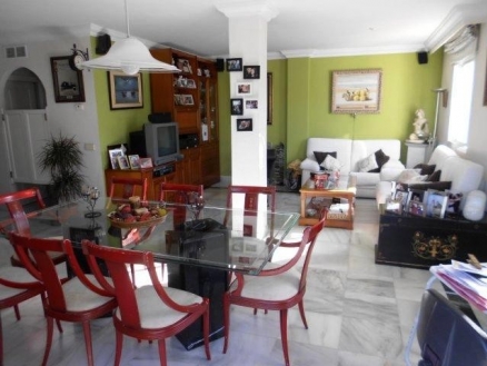 Apartment with 3 bedroom in town 173554