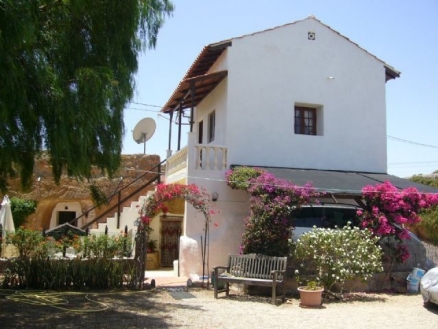 Villa&nbsp;for&nbsp;sale&nbsp;in&nbsp;town,&nbsp;Spain&nbsp;173615
