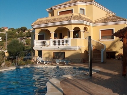 Alhaurin De La Torre property: Villa for sale in Alhaurin De La Torre, Spain 174003