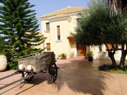 Alhaurin De La Torre property: Villa for sale in Alhaurin De La Torre, Malaga 174003