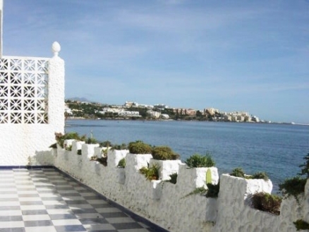Estepona property: Villa with 3 bedroom in Estepona, Spain 174249