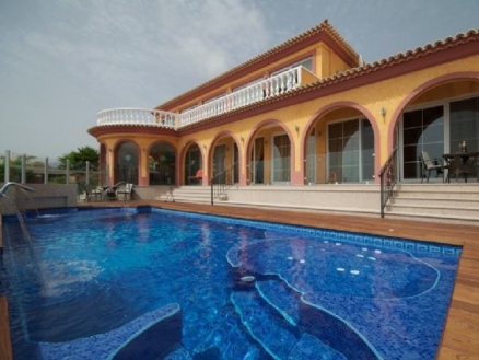 Villa for sale in town 174429