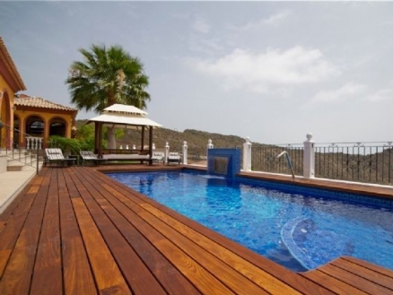 Villa with 6 bedroom in town 174429