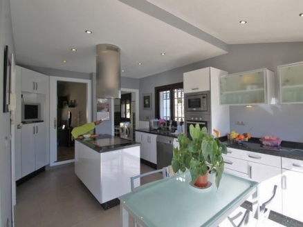 Villa with 3 bedroom in town 174541