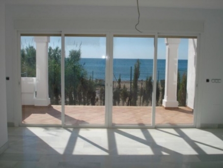 Estepona property: Townhome with 4 bedroom in Estepona 174655