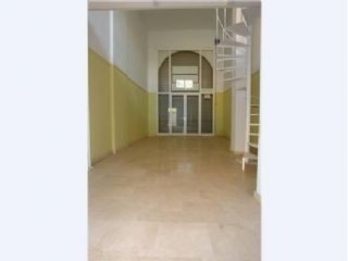 Commercial&nbsp;with&nbsp;bedroom&nbsp;in&nbsp;town&nbsp;175394