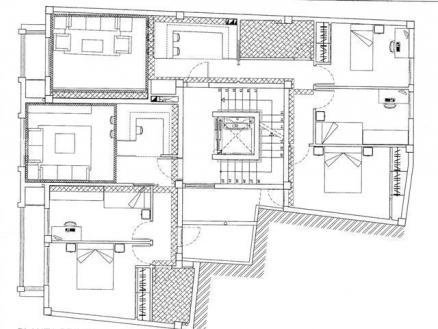 Commercial&nbsp;with&nbsp;bedroom&nbsp;in&nbsp;town&nbsp;178530