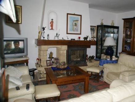 Villa&nbsp;for&nbsp;sale&nbsp;in&nbsp;town,&nbsp;&nbsp;180901