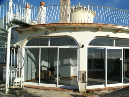 Villa&nbsp;with&nbsp;bedroom&nbsp;in&nbsp;town&nbsp;180905