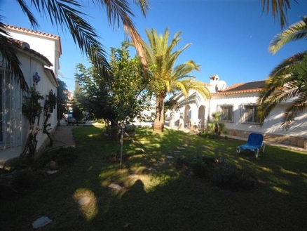 Villa for sale in town, Spain 180962