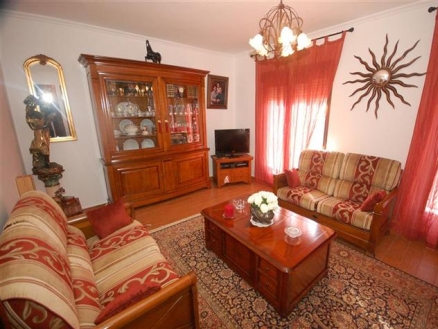 Townhome with 4 bedroom in town 180965
