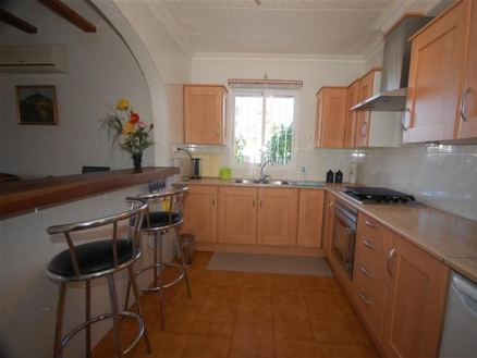 Villa for sale in town, Alicante 180969