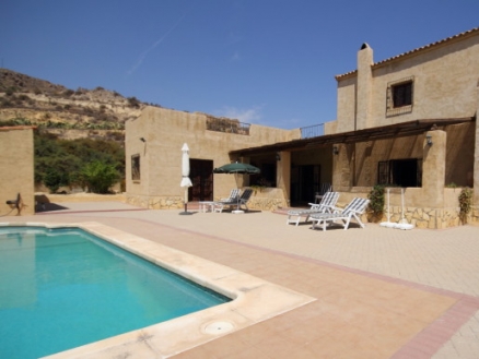 Farmhouse for sale in town, Spain 181424