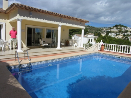 Villa for sale in town, Spain 182974
