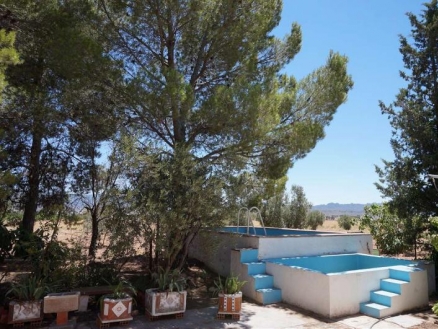 House with 3 bedroom in town 185006