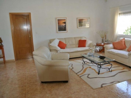 Villa for sale in town, Spain 185034