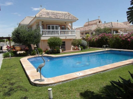 Villa for sale in town, Spain 185054