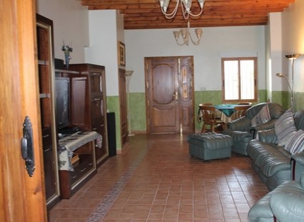 House with 9+ bedroom in town 185068