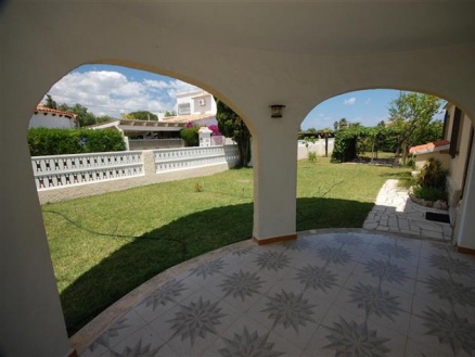 Villa for sale in town, Spain 185666