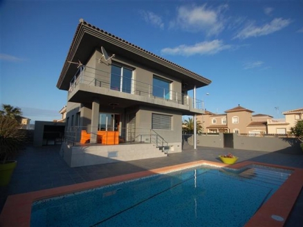 Villa for sale in town 185990