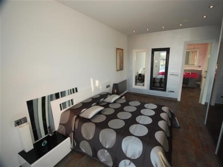 Villa for sale in town, Alicante 185990