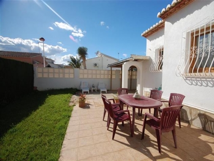 Villa for sale in town, Spain 186000