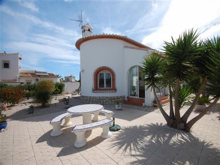 Villa for sale in town 186002