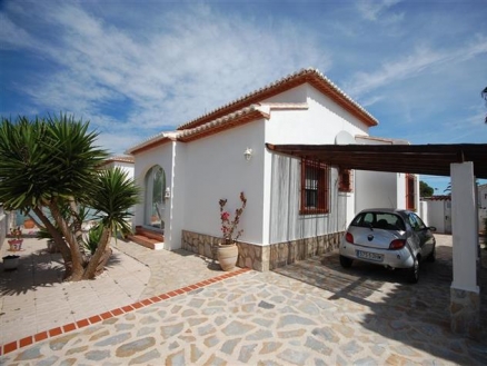 Villa for sale in town, Spain 186002
