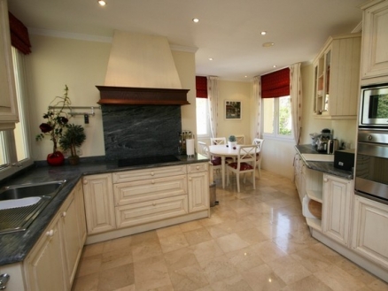 Villa&nbsp;with&nbsp;4&nbsp;bedroom&nbsp;in&nbsp;town&nbsp;186725