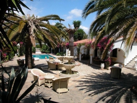 Estepona property: Villa with 9+ bedroom in Estepona 186755