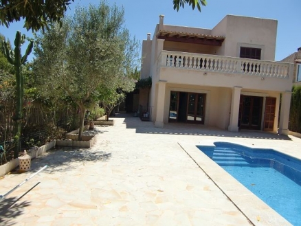 Villa for sale in town 187585