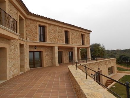 Villa&nbsp;for&nbsp;sale&nbsp;in&nbsp;town,&nbsp;Spain&nbsp;187593