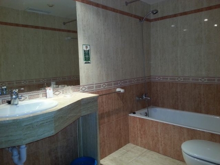 Commercial&nbsp;with&nbsp;9+&nbsp;bedroom&nbsp;in&nbsp;town&nbsp;187613